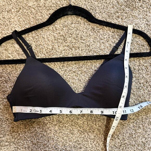 Skims Black Wireless 34B Bra - Picture 4 of 5